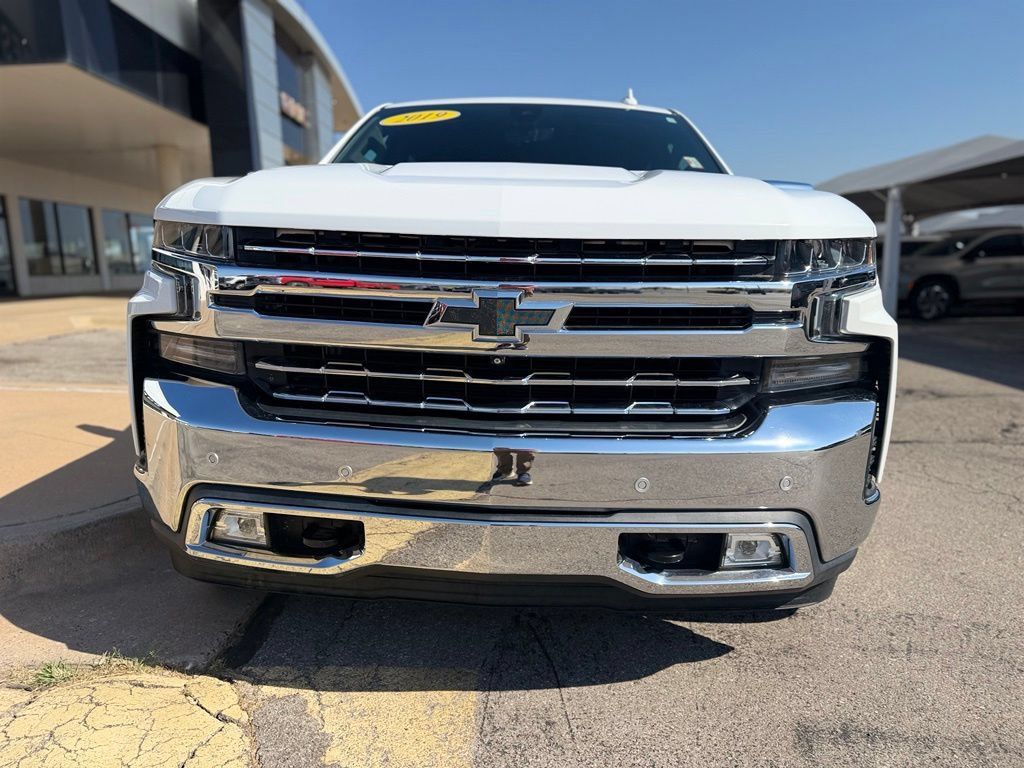 Used 2019 Chevrolet Silverado 1500 LTZ w/ LTZ Premium Package AWD/4WD image 2