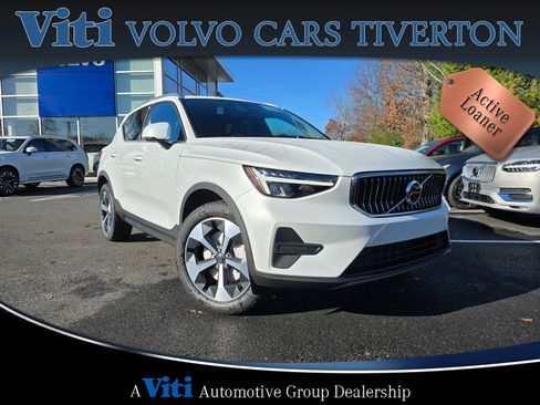 Used 2025 Volvo XC40 B5 Core w/ Protection Package Premier image 1