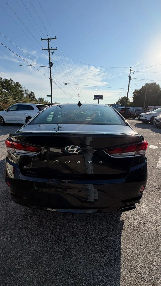 Used 2019 Hyundai Sonata SE w/ Cargo Package FWD image 4