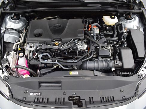 Used 2025 Toyota Camry LE image 9