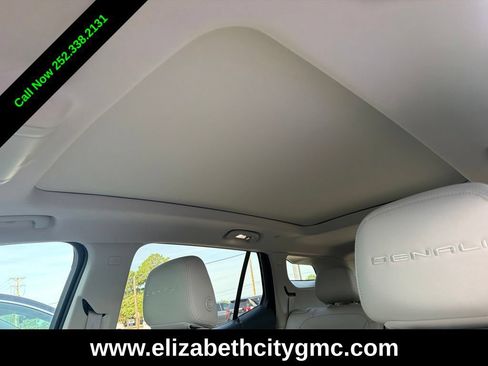 Used 2022 GMC Terrain Denali w/ Denali Premium Package AWD/4WD image 7