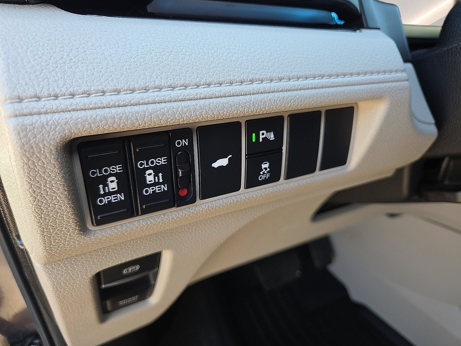 Used 2025 Honda Odyssey Elite image 11