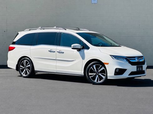 Used 2018 Honda Odyssey Elite image 2