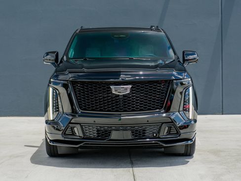 Used 2025 Cadillac Escalade V AWD/4WD image 4