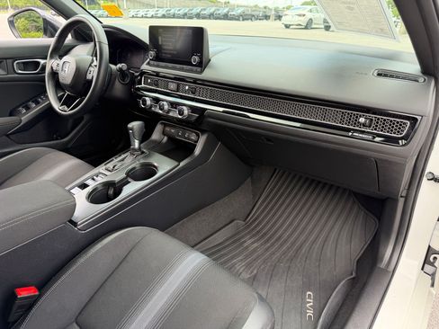 Used 2025 Honda Civic Sport image 26