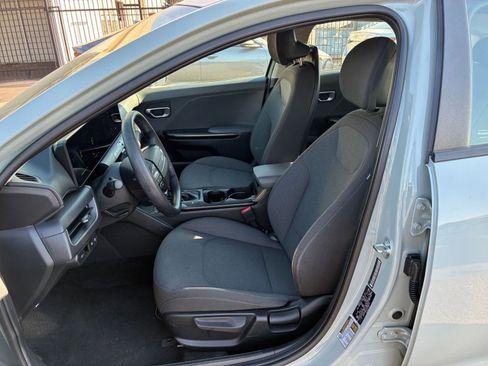 Used 2025 Kia K4 LXS image 25