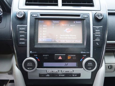 Used 2014 Toyota Camry XLE FWD image 24