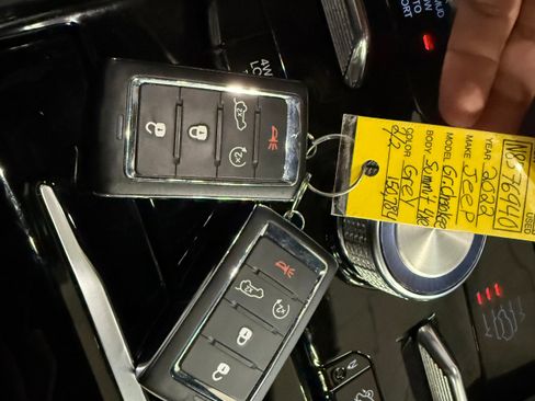 Used 2022 Jeep Grand Cherokee Summit AWD/4WD image 51