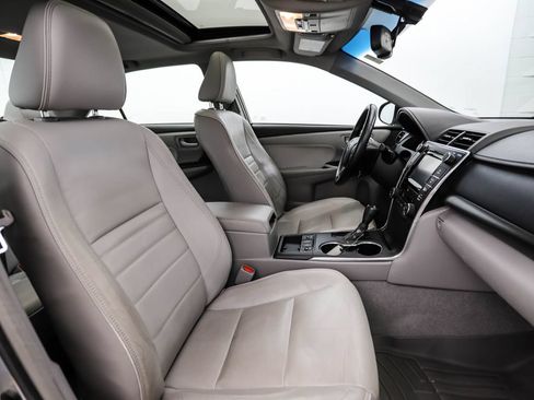 Used 2015 Toyota Camry XLE w/ Moonroof Package FWD image 30