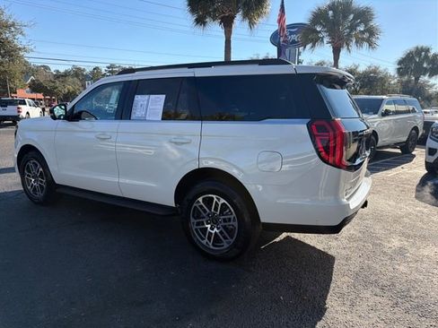 Used 2025 Ford Expedition Active image 5