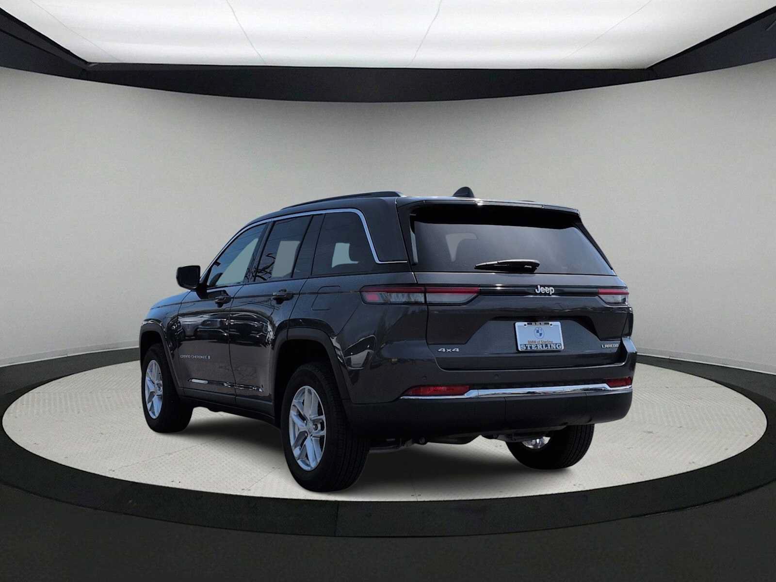 Used 2025 Jeep Grand Cherokee Laredo X AWD/4WD image 6
