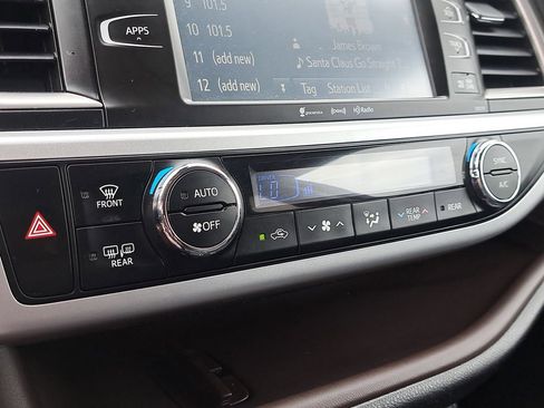 Certified 2017 Toyota Highlander XLE image 26