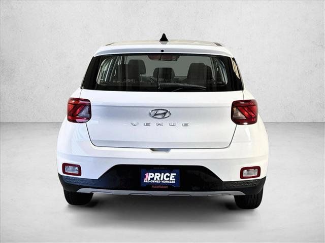 Used 2020 Hyundai Venue SE FWD image 6