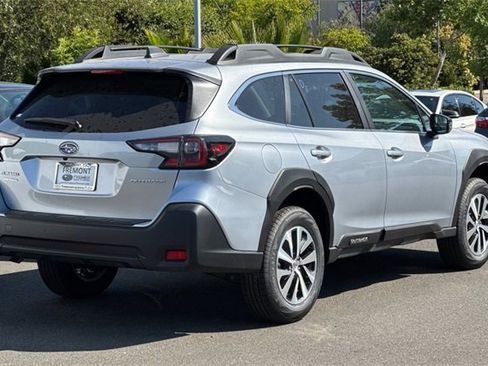 Used 2025 Subaru Outback Premium image 4