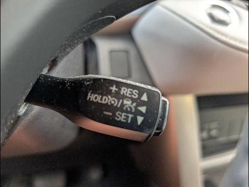 Used 2018 Toyota RAV4 XLE FWD image 15
