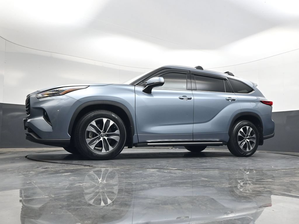 Used 2022 Toyota Highlander XLE FWD image 34