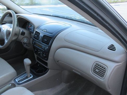 Used 2004 Nissan Sentra S image 24