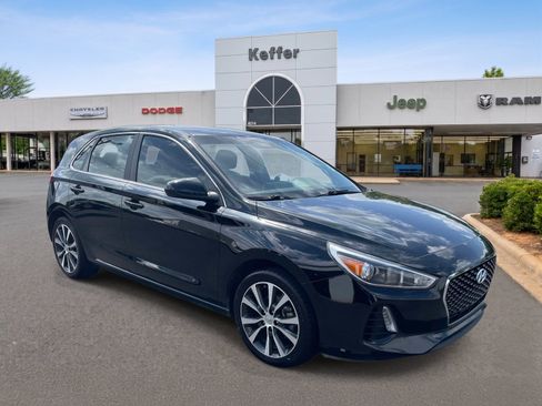 Used 2020 Hyundai Elantra GT FWD image 2
