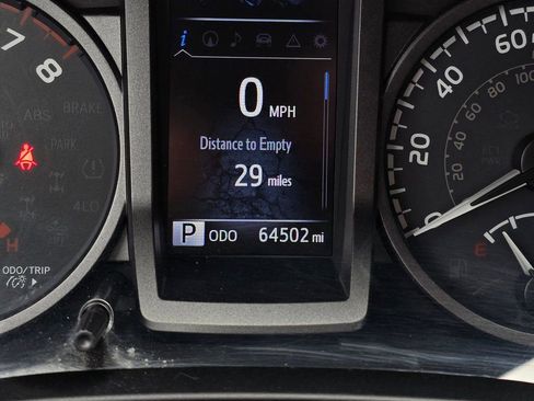 Used 2018 Toyota Tacoma TRD Off-Road image 25