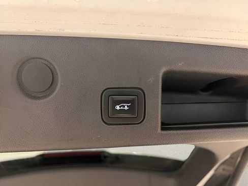 Used 2020 Chevrolet Equinox LT image 12