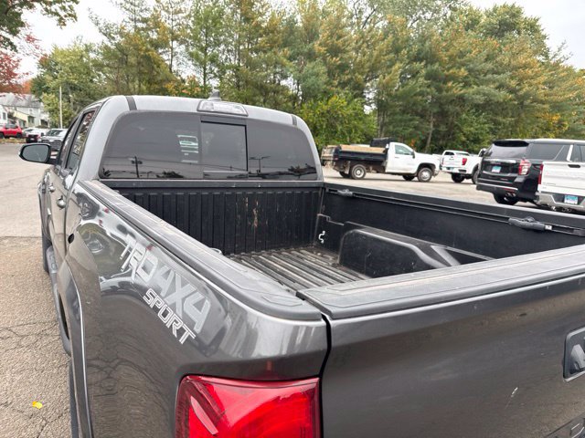 Used 2017 Toyota Tacoma TRD Sport w/ Exterior Package AWD/4WD image 9