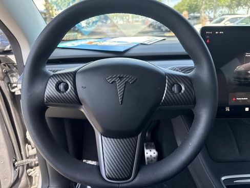 Used 2024 Tesla Model Y Long Range AWD/4WD image 29
