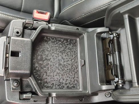 Used 2018 Jeep Wrangler Unlimited Sahara AWD/4WD image 23