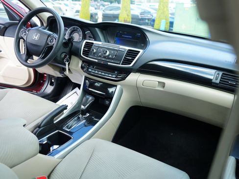 Used 2017 Honda Accord LX image 13