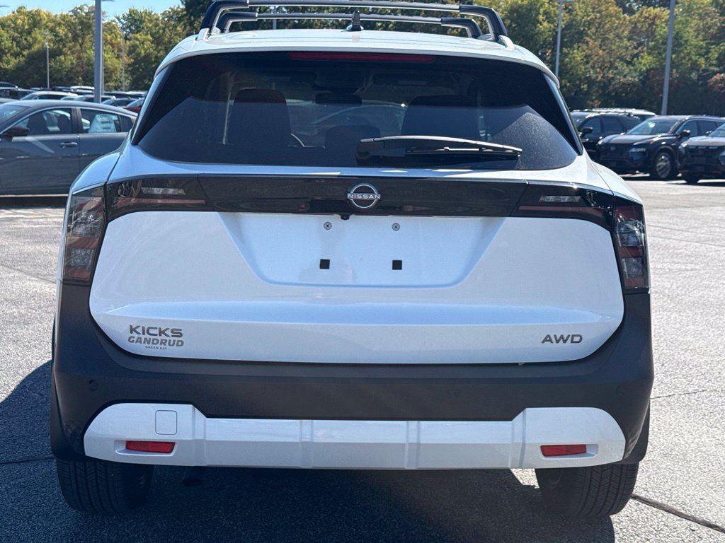New 2027 Nissan Kicks SR AWD/4WD image 3