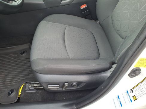 Used 2021 Toyota RAV4 XLE AWD/4WD image 25