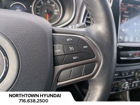 Used 2019 Jeep Cherokee Limited image 25