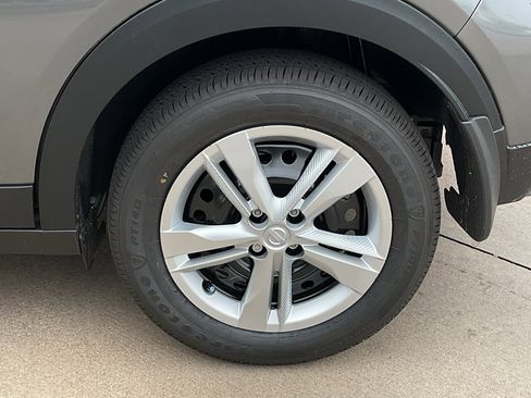 New 2025 Nissan Kicks Play S image 8