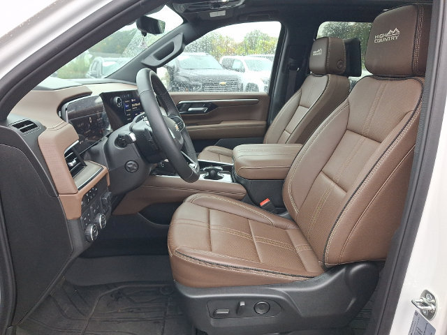 Used 2025 Chevrolet Suburban High Country AWD/4WD image 2