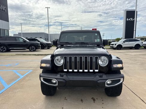 Used 2021 Jeep Wrangler Unlimited Sahara AWD/4WD image 8