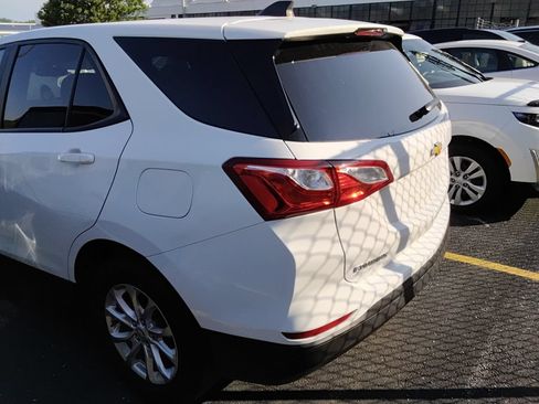 Used 2021 Chevrolet Equinox LS w/ LS Convenience Package FWD image 5