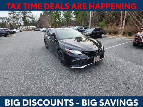 Used 2023 Toyota Camry XSE image 3
