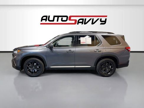 Used 2025 Honda Pilot Touring image 4