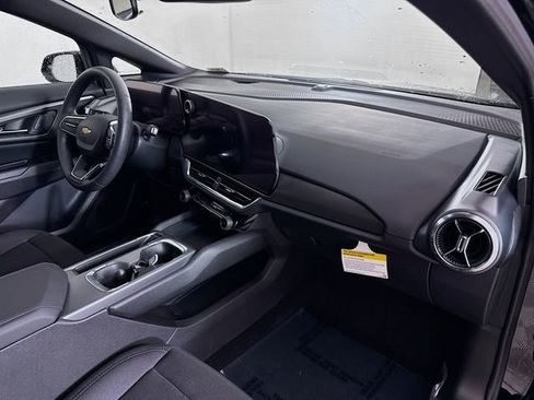 New 2026 Chevrolet Equinox EV LT image 31