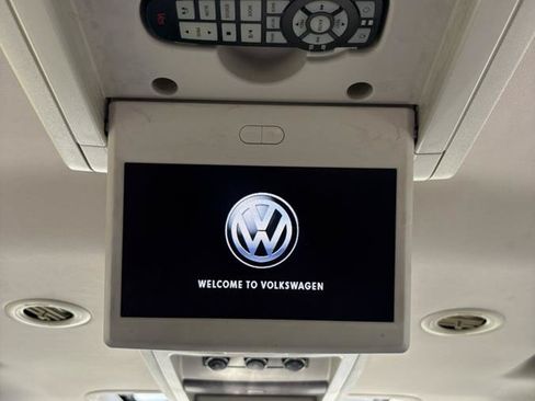Used 2013 Volkswagen Routan SEL Premium FWD image 23