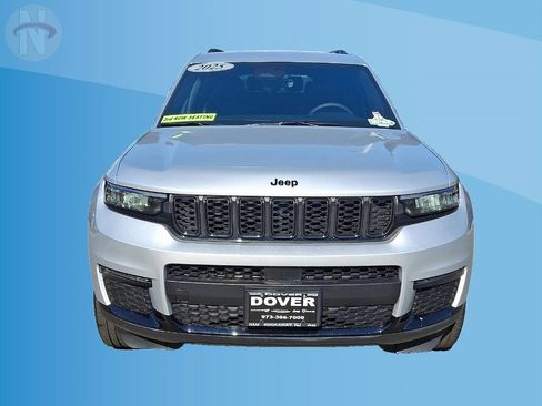 Certified 2025 Jeep Grand Cherokee L Limited w/ Black Appearance Package AWD/4WD image 21