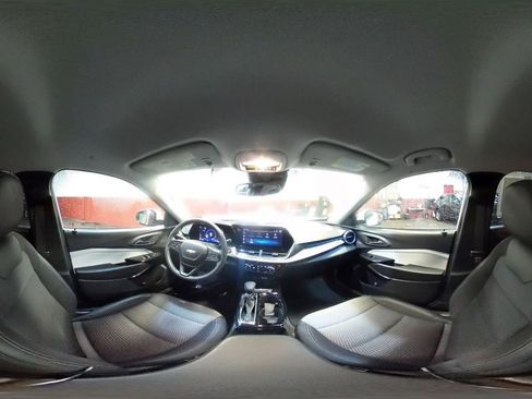 Used 2025 Chevrolet Trax LT image 41