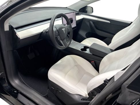 Certified 2023 Tesla Model Y Long Range AWD/4WD image 9