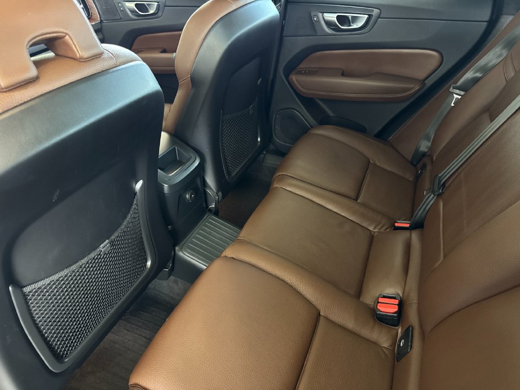 Certified 2024 Volvo XC60 T8 Plus w/ Protection Package Premier AWD/4WD image 11