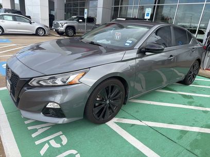 Used 2022 Nissan Altima 2.5 SR w/ Midnight Edition Package