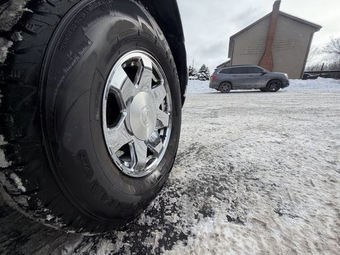 Used 2004 Cadillac Escalade ESV Platinum image 9