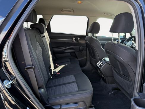 Used 2023 Kia Sorento LX image 18