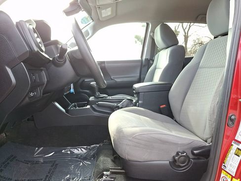 Used 2020 Toyota Tacoma SR AWD/4WD image 12
