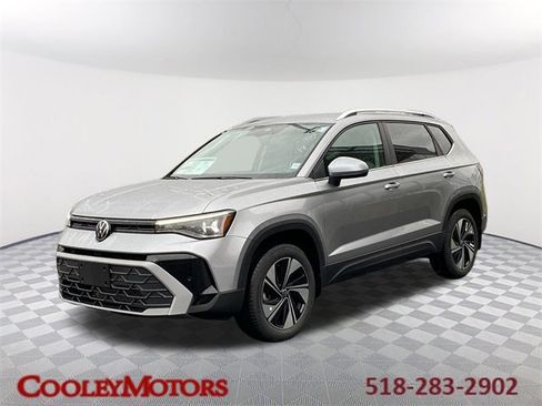 New 2026 Volkswagen Taos SE image 1