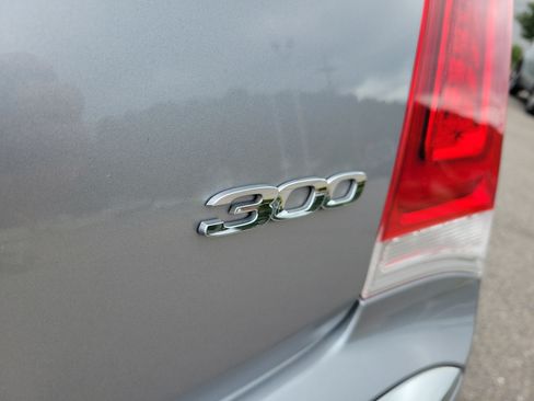 Used 2016 Chrysler 300 Limited RWD image 23