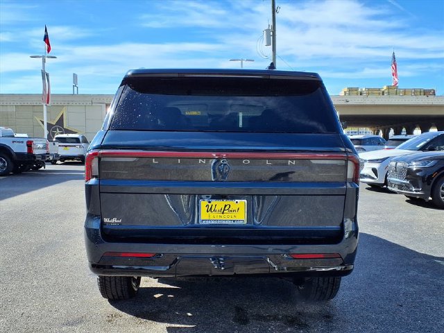 New 2026 Lincoln Navigator Premiere AWD/4WD image 5